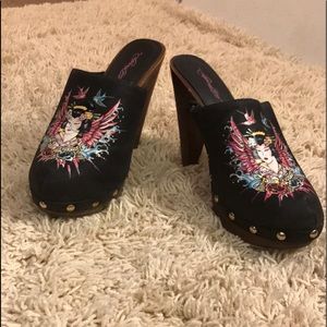 Ed Hardy Size 7 Black Kiss of Death 4 Inch Clogs